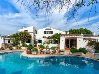 Masía  Camí de biniatap 30. Casa de campo menorquina con piscina y terreno cultivable