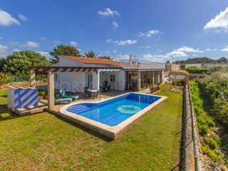 Xalet a Sant Climent-Es Canutells. Chalet con piscina en venta en binidalí