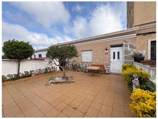 Casa  Plaza verge del toro,pl. Casa en maó con 3 dormitorios y en buen estado.
