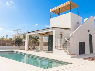 Chalet  Carrer es cul de sa galera. Chalet con piscina y vistas al mar en torre soli, son bou