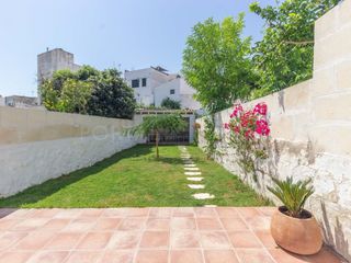 Maison  Calle arraval. Casa reformada con piscina y jardin en calle emblemática de mahó