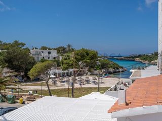 Apartament a Cala Blanca. Interesante apartamento con vistas al mar a un paso de la playa