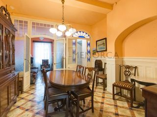 Casa a Centre Històric. Casa de pueblo con personalidad en el centro de mahon