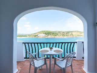Piccolo appartamento in Playas de Fornells. Apartamento de un dormitorio en primera línea de mar en playas d