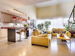 Appartamento in Calle stuart 93. Piso tipo dúplex en segunda planta y atico.