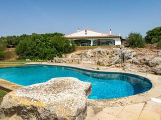 House  Camí de cutaines. Casa de campo con vistas al mar y gran terreno