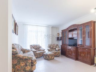 Etagenwohnung  Calle pintor calbo. Piso de dos dormitorios con terraza, parking y trastero en maó