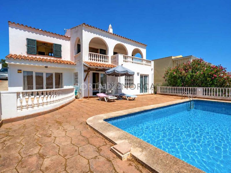 Foto db37fc9c-7426-455b-91c5-842003d5d883. Chalet in urbanizacion cala llonga 59 in Cala Llonga-Sa Mesquida Maó / Mahón