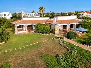 Chalet in S´Algar-Alcaufar. Chalet unifamiliar con gran parcela en primera linea de salgar