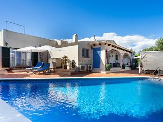 Chalet in Cala en Porter. Chalet unifamiliar con piscina propia en cales coves