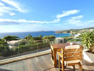 Casa a Cala Vedella-Cala Tarida. Luminosa casa adosada con vistas espectaculares a la puesta del