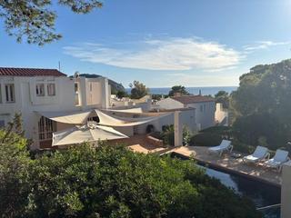 Casa in Cala Vedella-Cala Tarida. Villa contemporánea con vista mar y a la puesta de sol en caló d