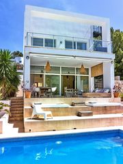 Casa a Cala Vedella-Cala Tarida. Casa moderna independiente con piscina privada