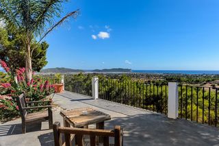 Casa a Sant Jordi de Ses Salines-Sant Francesc. Excelente propiedad con licencia de alquiler tur�stico a poca di