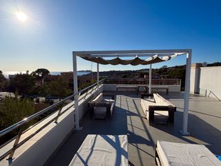 Piccolo appartamento in Cala Vedella-Cala Tarida. Precioso ático de lujo con terraza y azotea a 5 min andando de l
