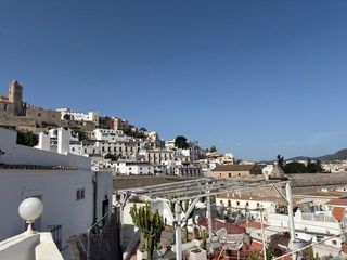 Casa en Dalt Vila-La Marina. Casa en el casco antiguo con  azotea y unas vistas fant�sticas