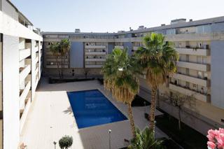 Affitto Piccolo appartamento in Es Camp Redó. Gran piso en alquiler en una comunidada con piscina