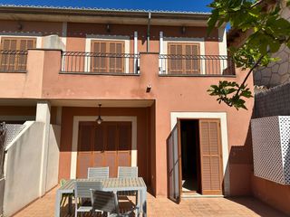 Location Maison jumelée à Pòrtol. En alquiler. bonita casa adosada de pueblo con jardín en pòrtol
