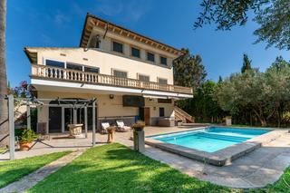 Country house in Sant Joan. Finca con carácter, piscina privada y terreno en vilafranca