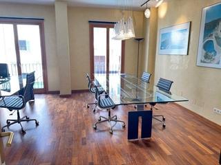Bureau dans La Missi. Despacho en zona olmos con licencia para cambio de uso