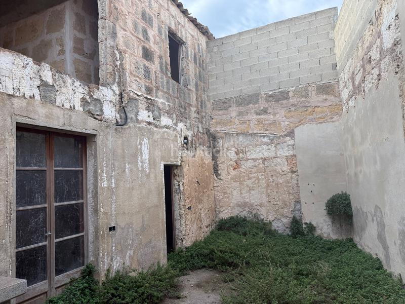 Foto 5c7e7945-2a25-4a7e-8832-b8ae978ea9df. Casa  de pueblo con proyecto y licencia para reforma integral en el centro en Sineu