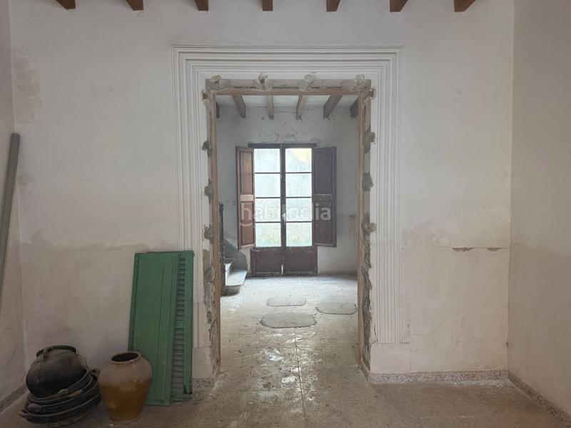 Foto d96527b8-6c20-4bd9-a056-989dd45879c7. Casa  de pueblo con proyecto y licencia para reforma integral en el centro en Sineu