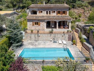 Location Chalet à Valldemosa. En alquiler preciosa casa familiar con piscina y vistas en valld