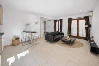 Estudi a La Llotja-Born. Estudio tipo loft reformado en la lonja casco antiguo palma
