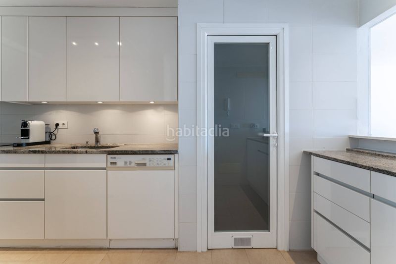 Foto ef04023b-3922-4927-8f4e-28f9e8bd84e8. Pis amb calefacció aparcament a El Terreno Palma de Mallorca