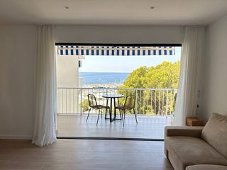 Alquiler Apartamento en Sant Agustí. Luminoso apartamento con bonitas vistas al mar frente al puerto