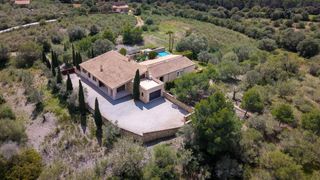 Masia a Sant Llorenç des Cardassar. Exclusiva finca rústica de lujo con piscina y más de 15.700 m2 d