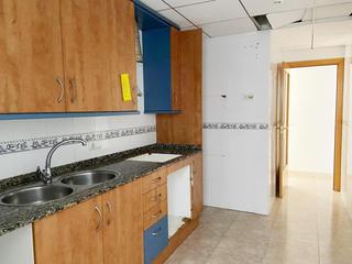 Pis  Carrer de montseny. En venta amplio piso con balcon y tres habitaciones en tortosa t