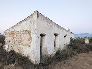 Masia a N/a. En la falda del castell d’ulldecona, terreno rustico de secano d
