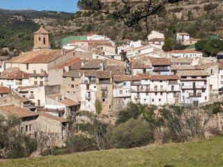 Casa en Fuente 3. Esta casa de pueblo en vallibona, castelln, ofrece un encanto r