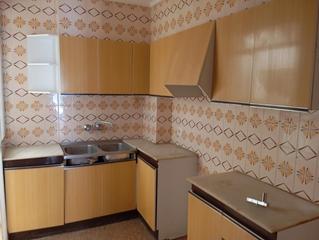Pis  Carrer pagesia. Espacioso piso de cinco habitaciones en santa bàrbara, tarragona