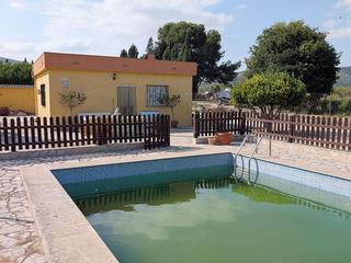 Masia a Les crevetes. Casa de campo con 55m construidos, con piscina y zona de huerto,