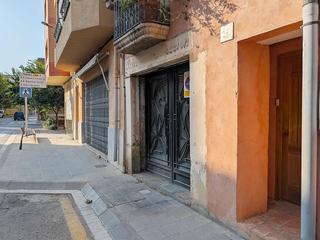 Local commercial  Plaça diputació 3. Local planta baja de 57m en la plaza del ayuntamiento de ulldeco