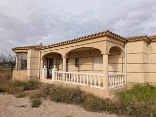 Haus  Cami del bordà. Chalet en entorno residencial en laldea baix ebre
