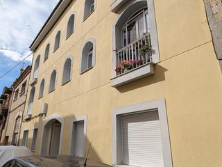 Rez-de-chaussée  Comerç 4. Planta baja lista para mudarse de 98m con 3 habitaciones, dos ba
