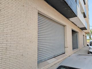 Locale commerciale  Major 181. Local comercial de obra nueva con 172m construidos, en ulldecona