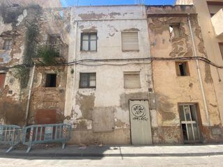 Casa  Sant sebastià 26. Oportunidad de inversión junto al puente colgante de amposta