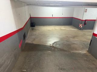 Autoparkplatz  De miguel menéndez boneta. Se venden 3 plazas de parking de 12 m útiles en sant carles de l