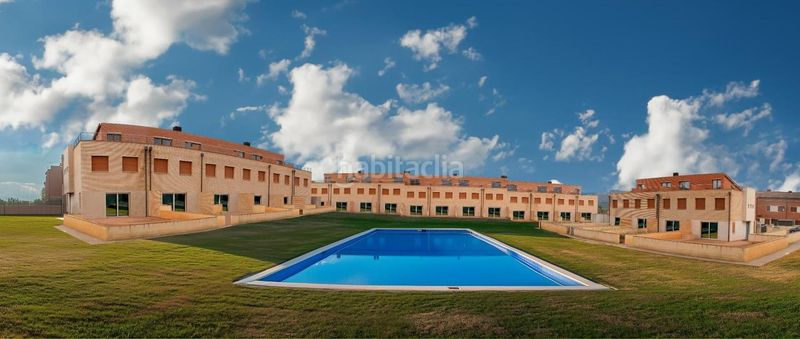 Foto f735ba41-df3f-4361-a68a-7616751465bb. Casa amb piscina a Ulldecona