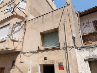 Maison  Calle doctor robert 16. Crea la casa de tus sueños en ulldecona! casa de pueblo con gran