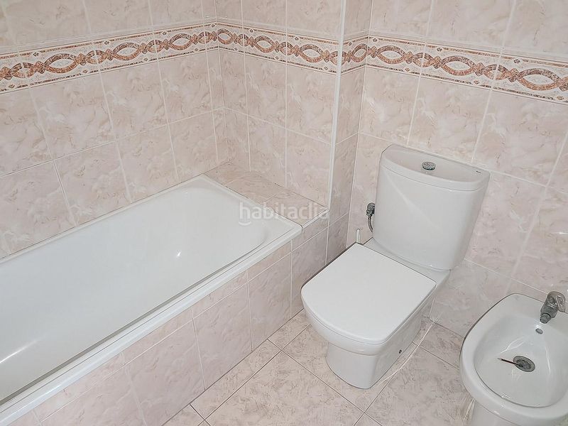 Foto 0d2e4083-e388-4efc-8178-f10b161abc1e. Piso en carretera de godall 27 piso vpo 3 habitaciones 2 baños a reformar tarragona en Ulldecona