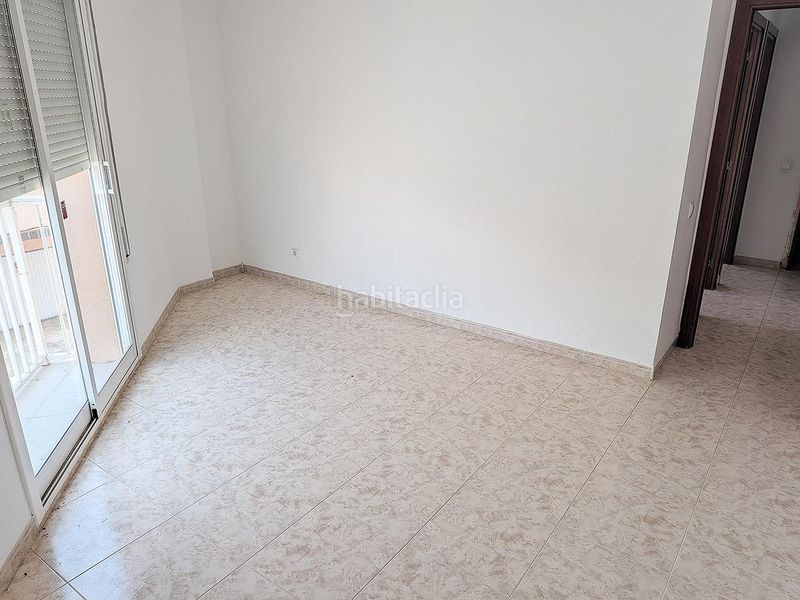 Foto 3290fa0e-6e85-4035-a5e9-1e914c5d845a. Piso en carretera de godall 27 piso vpo 3 habitaciones 2 baños a reformar tarragona en Ulldecona