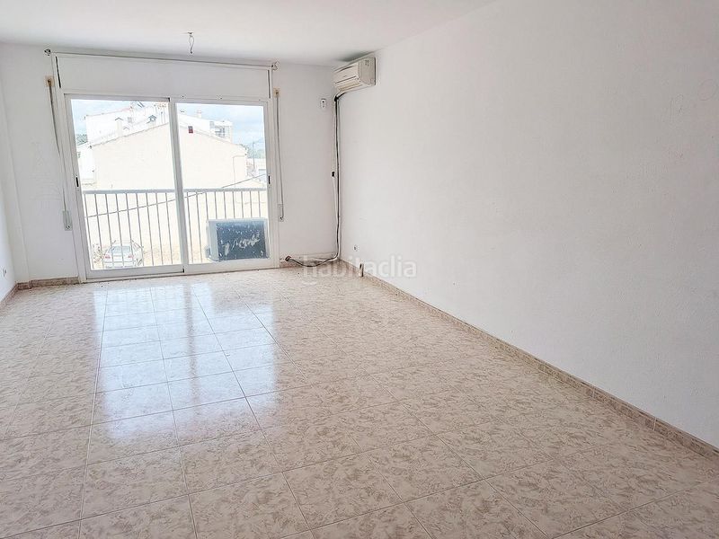 Foto 7613443b-6dce-4a11-95a9-047fb4650184. Piso en carretera de godall 27 piso vpo 3 habitaciones 2 baños a reformar tarragona en Ulldecona
