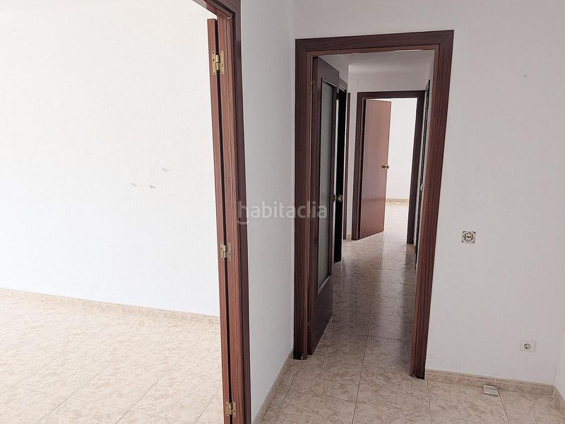 Foto ce08acca-61f0-46f3-ba73-0345193882ef. Piso en carretera de godall 27 piso vpo 3 habitaciones 2 baños a reformar tarragona en Ulldecona