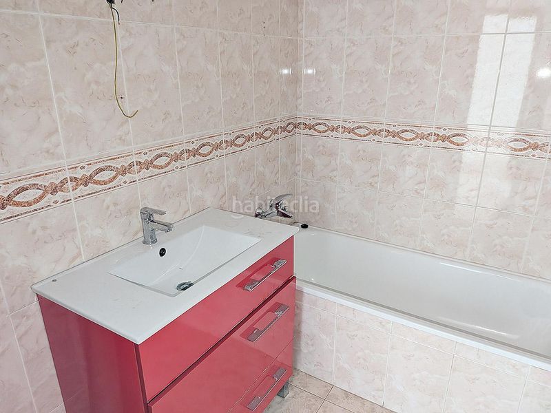 Foto e51c4b6b-f3c4-46db-acfd-0727e047e948. Piso en carretera de godall 27 piso vpo 3 habitaciones 2 baños a reformar tarragona en Ulldecona