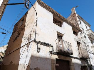 Maison  Calle migdia. Emblemática casa de payés de 224 m de solar a 3 calles un lienzo